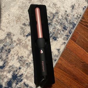 FoxyBae Curling Wand never used